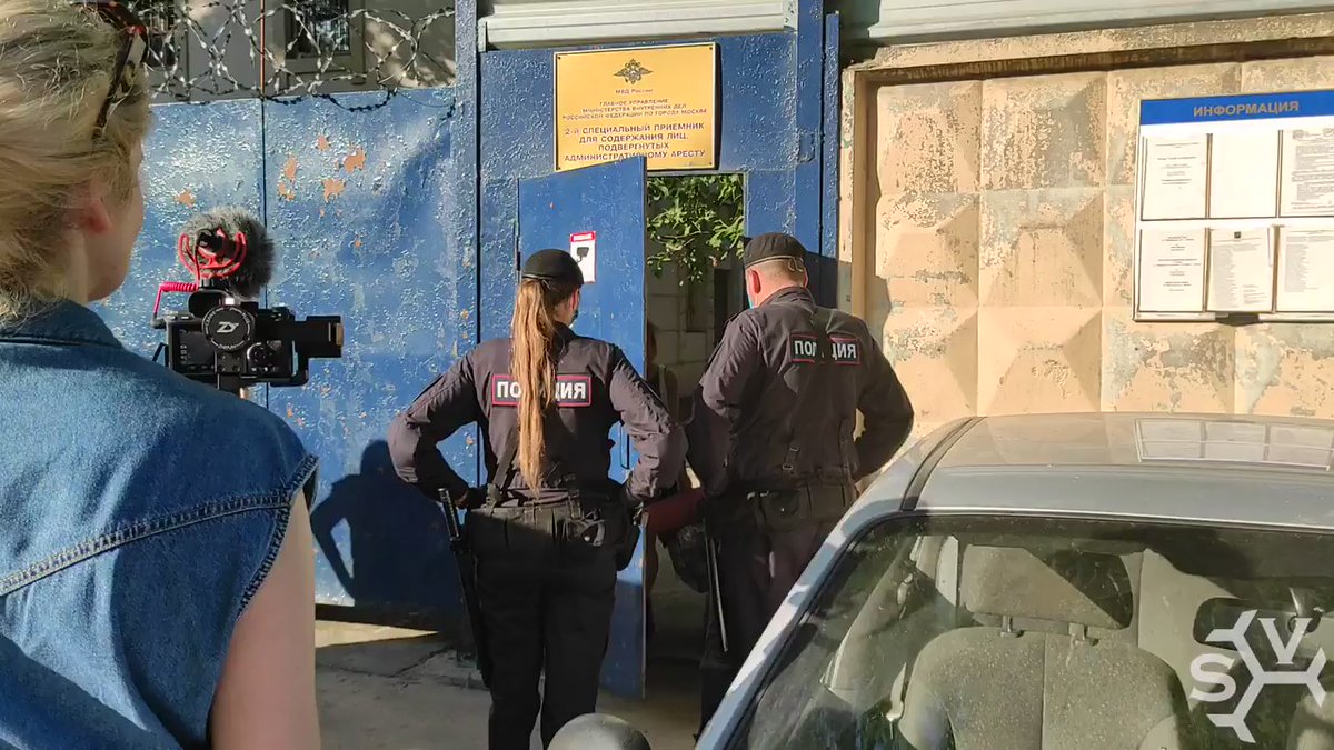 Law enforcers had detainws Pussy Riot member Mariya Alyokhina right after she exits out of the detention center she was held for 15 days